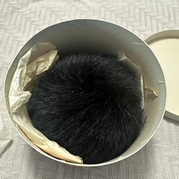 Vintage Bloomingdale\'s black fur cloche hat main image 8